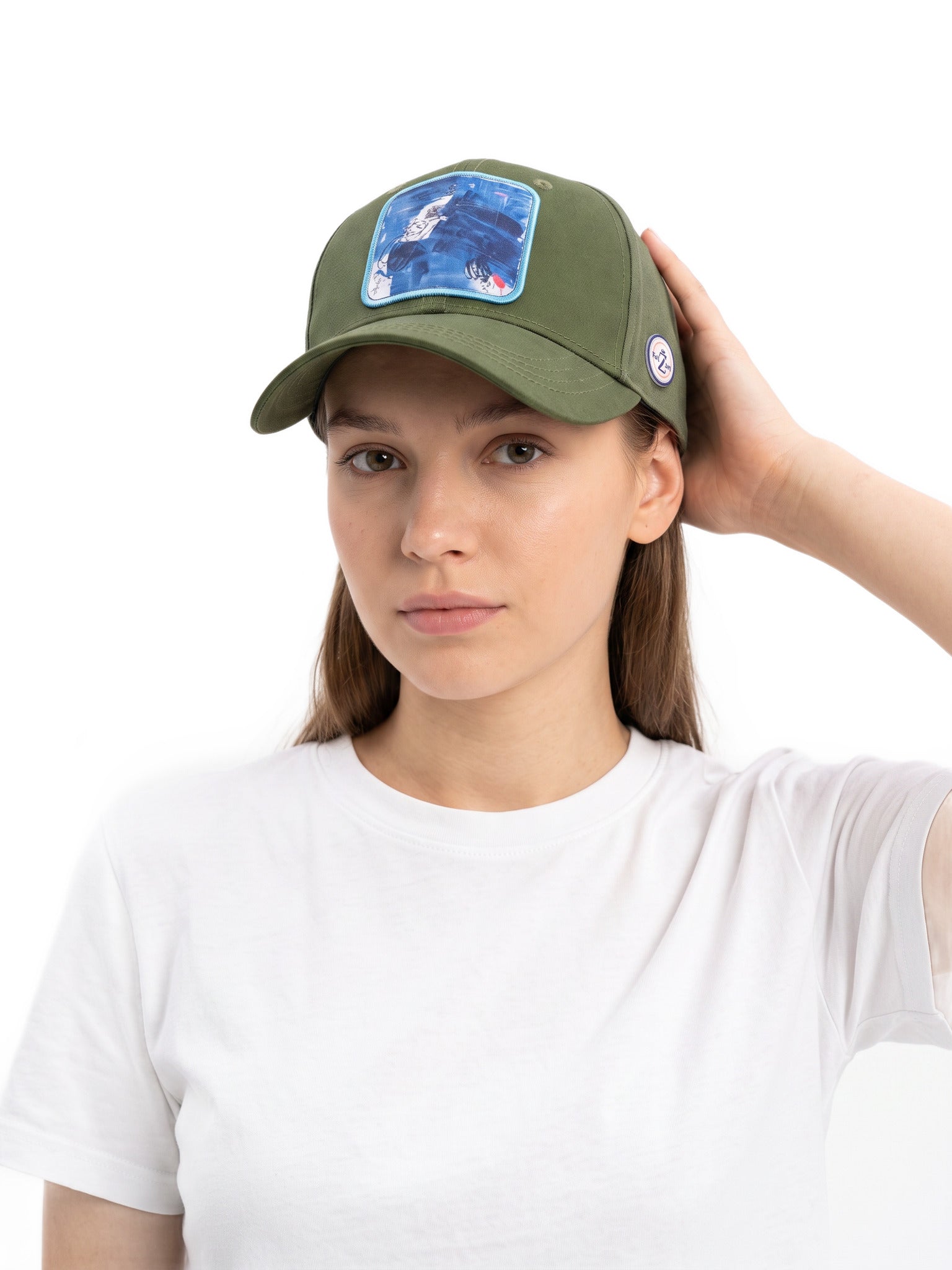 Casquette Verte / Khaki avec patch stylisé — porté